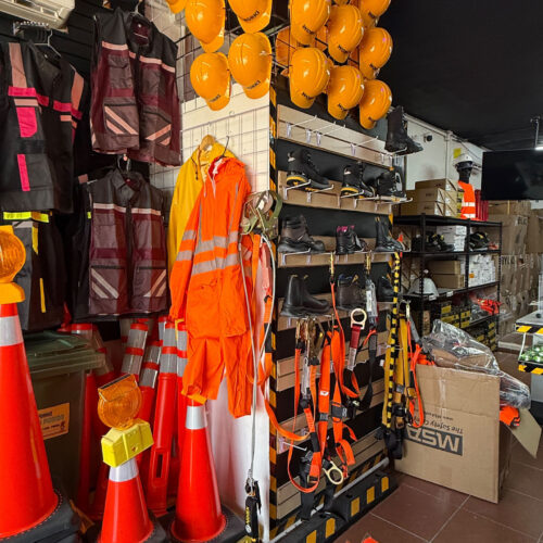 Cascos, arneses, líneas de vida y señalización de seguridad industrial en Cancún